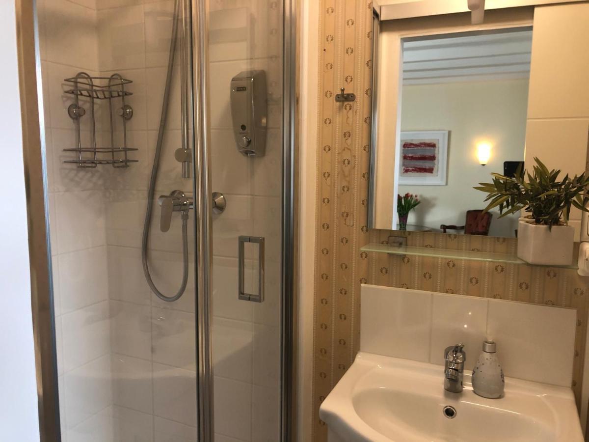 Rhein River Guesthouse - Direkt Am Rhein Leverkusen Zewnętrze zdjęcie