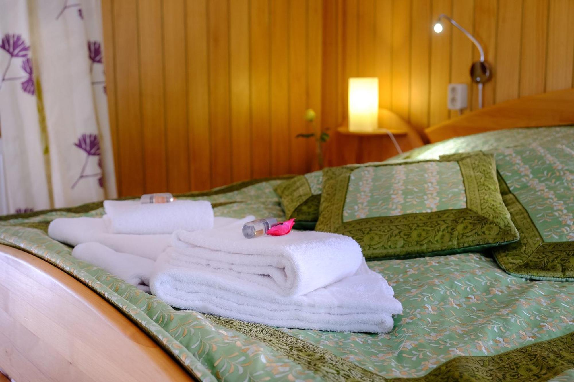 Rhein River Guesthouse - Direkt Am Rhein Leverkusen Zewnętrze zdjęcie