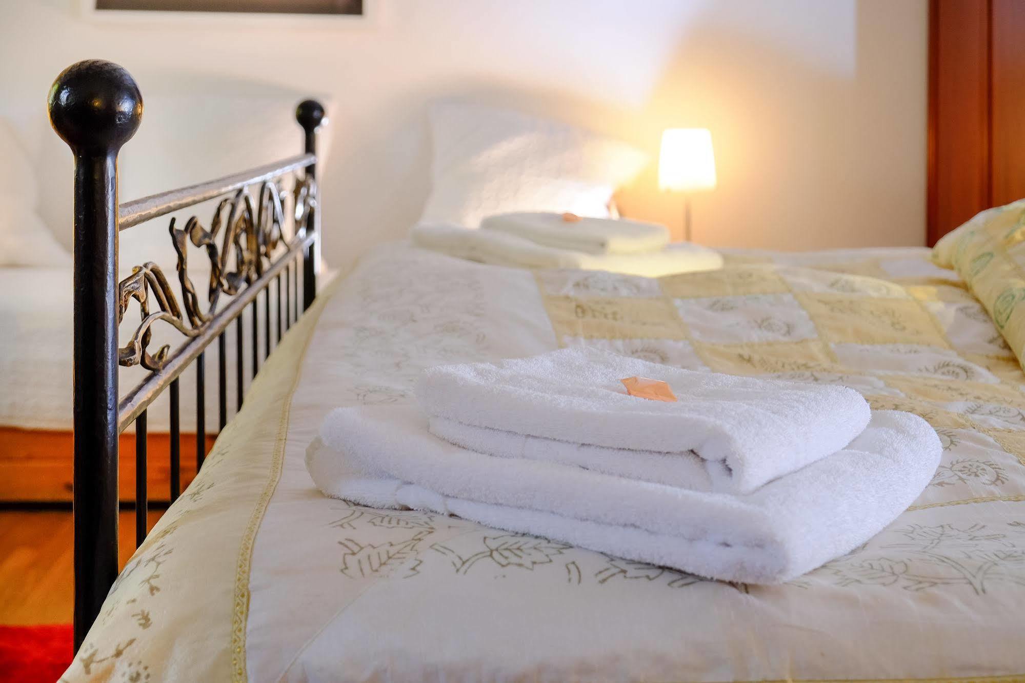 Rhein River Guesthouse - Direkt Am Rhein Leverkusen Zewnętrze zdjęcie